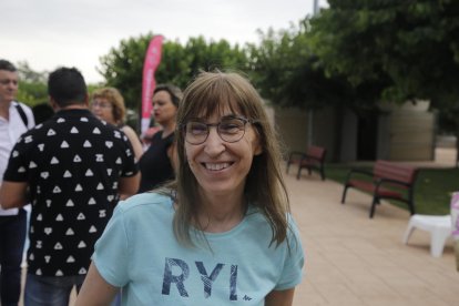 El acto central de Ponent tuvo lugar en las piscinas de Almenar, aunque dado el tiempo, muchos optaron por remojarse solo los pies.