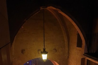 IMATGE | Una barricada davant l'estàtua d'Indibil i Mandoni de Lleida