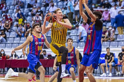 El Barris Nord va tornar a tenir públic a les grades més de sis mesos després.