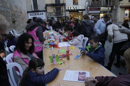 El impulsor del libro, Joan Torner, la ilustradora Pilarín Bayés y la nutricionista Antonieta Barahona.