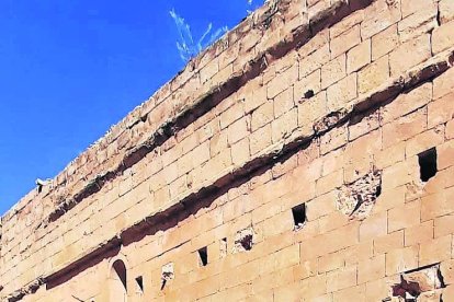 Imatge d’una visita guiada ahir al patrimoni romànic de la Baronia de Rialb.