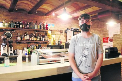 El restaurant La Dolceta de Lleida prepara menjar per repartir i recollir els caps de setmana.