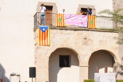 Varios jóvenes, en una de las pruebas del Escape Room.