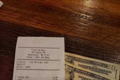 danielle franzoni. La primera cambrera que va rebre 1.800 euros de propina, és a dir, 2.020 dòlars.