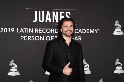 Sanz combinó su veteranía con la juventud de Aitana, Nella y Greeicy.