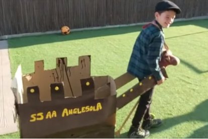 Desde figuritas de caballos, carruajes y personas de Playmobil o Lego hasta ‘construcciones’ caseras para revivir los Tres Tombs.