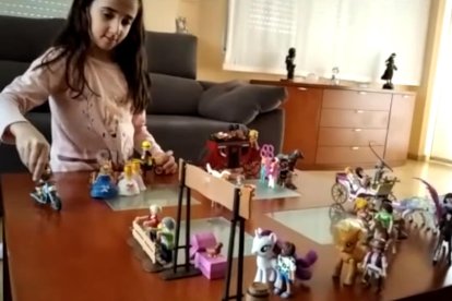 Desde figuritas de caballos, carruajes y personas de Playmobil o Lego hasta ‘construcciones’ caseras para revivir los Tres Tombs.