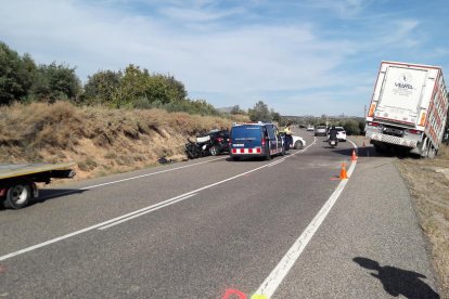 El accidente se registró en el kilómetro 33 de la C-26, en La Sentiu de Sió, poco antes de las dos del mediodía.