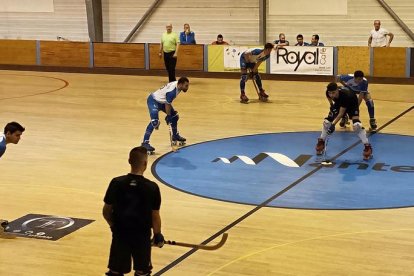 Los jugadores del Lleida Llista celebran uno de los goles que anotaron ayer en Nantes.