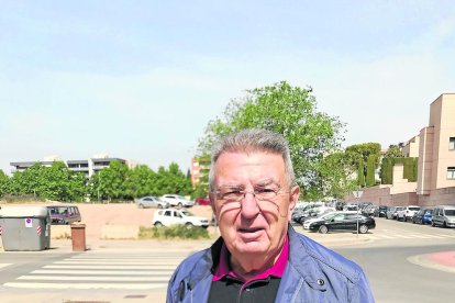 Vista aèria del pàrquing provisional a Alcalde Pujol on es preveu el parc.