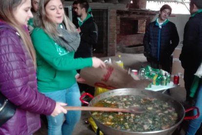 El conseller Calvet en su visita al molino de Puigverd d’Agramunt que se está restaurando.