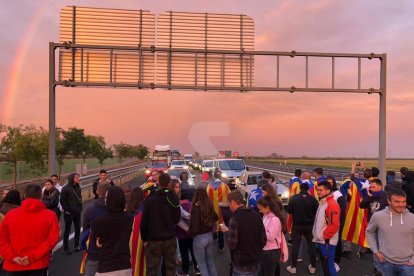 Piquets de la vaga tallen carreteres principals a la demarcació de Lleida