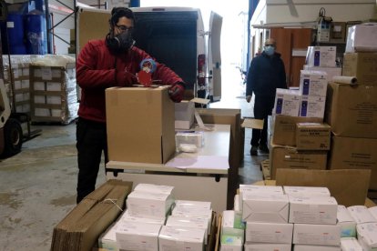 Afrucat estudia fletar aviones para retornar a Catalunya trabajadores agrarios que estaban de vacaciones en sus países