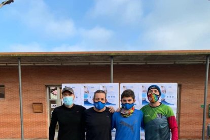 Torrelameu - La Associació de Dones del municipio recaudó un total de 672 euros con la venta de manualidades y flores de Navidad elaboradas por las propias socias de la entidad.