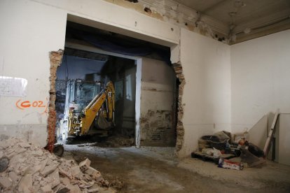 L’arquitecte municipal va dirigir la visita oficial d’obres.