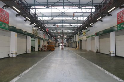 Els trens de Rodalies van funcionar amb normalitat les primeres hores. Vueling va cancel·lar 36 vols a l’aeroport del Prat.