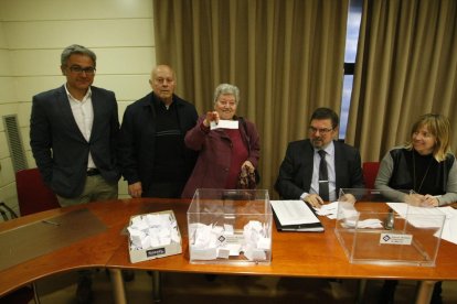 Imagen virtual de las dos futuras torres de pisos junto al palacio de congresos de la Llotja.