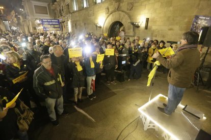 Torra i Puigdemont, ahir, minuts abans de començar la seua conferència a Brussel·les.