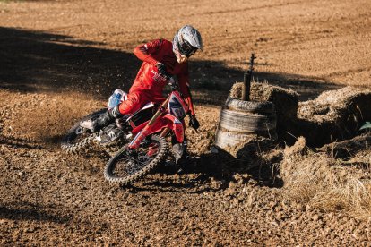 Marc Márquez, durant l’entrenament de motocròs que va compartir amb Àlex a Ponts.