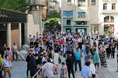 Unes 300 persones es concentren a Lleida per reclamar més ajuts de les administracions a l'hostaleria