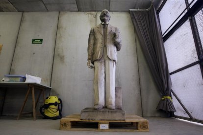 El departamento de Santa Cecília, ahora en obras, acoge desde 1943 los restos de Ricard Viñes, que pidió ser enterrado junto a su madre.