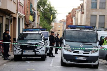 Dotacions de la Guàrdia Civil en un dels escorcolls a Sabadell.