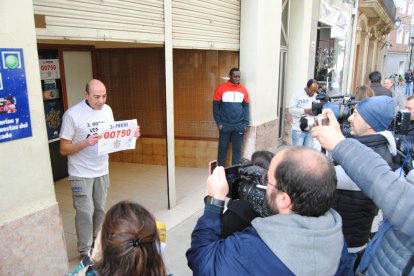 Josep Saló, el propietario del estanco de Mollerussa que ayer repartió dieciocho millones del tercer premio.