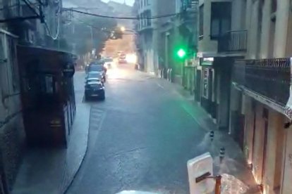 L’aigua va enfonsar un fals sostre del Grup Alba.