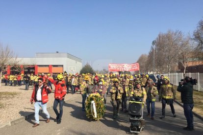 Mig miler de bombers de tot Catalunya protesten a Lleida