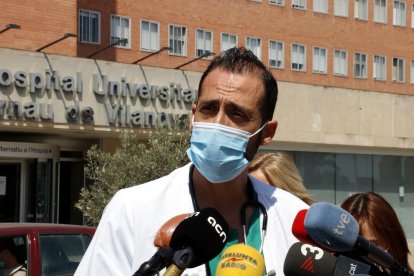 El 45% de los enfermos de covid-19 ingresados en Lleida se han contagiado en grupos de familiares o amigos