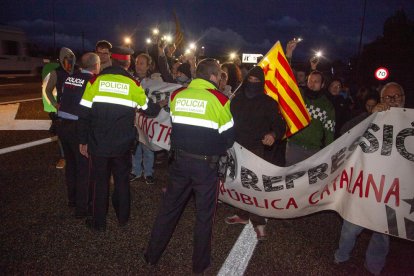 Els manifestants van tallar vint minuts l’N-II a Bell-lloc.