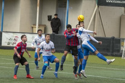 Més de 900 aficionats van ocupar les grades del Municipal Joan Capdevila de Tàrrega.