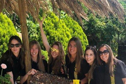 Una familia de la colla Xurts Artistes, de celebración.