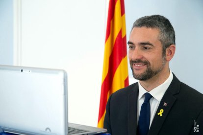 Solé pren possessió per videoconferència com a conseller d'Acció Exterior: