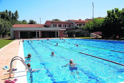 De arriba a abajo y de izquierda a derecha, el aspecto ayer de las piscinas del CN Lleida, Sícoris, CT Lleida y CT Urgell.