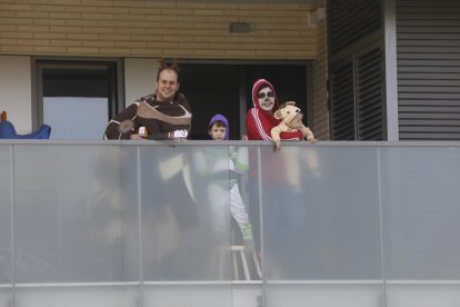 Veïns de la Copa d’Or organitzen un concurs de disfresses solidari contra el coronavirus