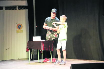 Les jugadores de l’equip de bàsquet del Cadí la Seu van ser les encarregades de fer el pregó de les festes majors de la Seu d’Urgell ahir.