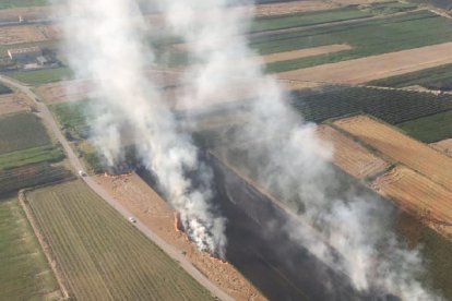 Los Bomberos y la segadora en Alguaire.