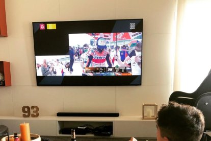 L’Àlex, al centre del grup, va poder remuntar fins que va caure.