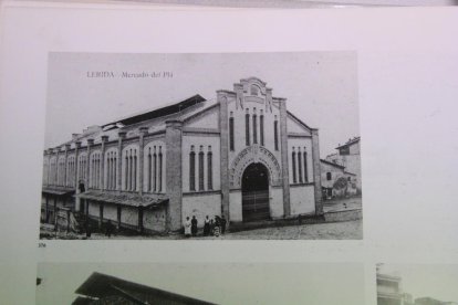 Imatge panoràmica del Mercat del Pla, que compleix un segle de vida i actualment es troba en desús.