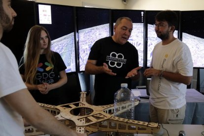 La Asociación Lleida Drone impulsa un proyecto para enviar artefactos al espacio