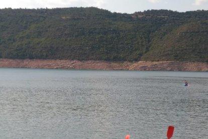 Benavent de Segrià - Los más pequeños del pueblo disfrutaron a lo grande con la fiesta de la espuma. El calor acompañó en una jornada con actos variados.