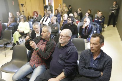 L’artista Antonio López, al centre entre Julio Vaquero i l’alcalde d’Almacelles, Josep Ibarz.