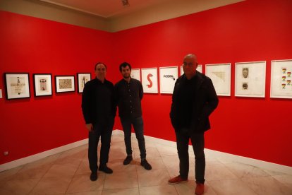 Jesús Navarro (Morera), Pau Minguet (Fundació Viladot) y Manuel Guerrero, comisario del Any Brossa.
