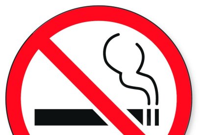 Compañeros del doctor Francesc Abella le sorprendieron ayer con una fiesta de despedida celebrada en los jardines del hospital Santa Maria de Lleida.