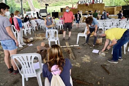 El recinte firal d’Esterri d’Àneu va acollir l’espectacle protagonitzat pel grup de folk Corrandes són Corrandes amb l’artista Jaume Arnella.