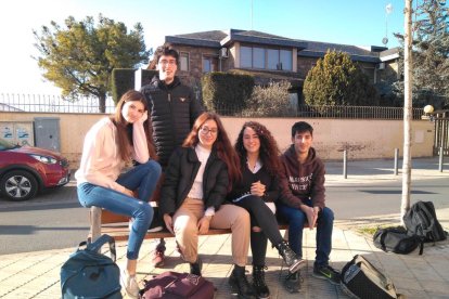 Estudiants de segon de Batxillerat de l’institut Guindàvols.