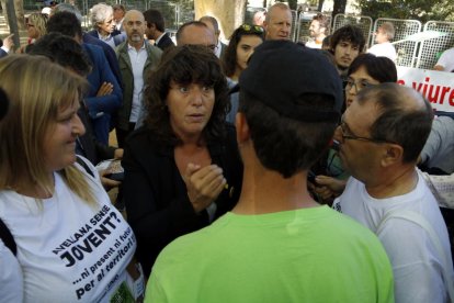La consellera Jordà parla amb pagesos a la Fira de Sant Miquel de Lleida.