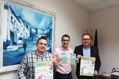 Talleres diversos - Desde el Hoquei Club Alpicat se organizan diversos talleres que van desde la reparación de sticks, lo que permite alargar la vida útil de este material, hasta sesiones de costura para reparar prendas, con el consiguiente aho ...