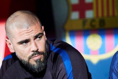 Joan Laporta y Òscar Mingueza durante la firma del nuevo contrato del jugador azulgrana.
